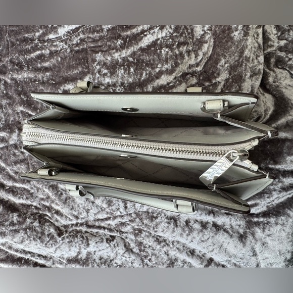 Michael Kors Hope Medium Messenger Purse and Trifold Wallet - Picture 7 of 10